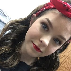 Meet your Posher, Kelly